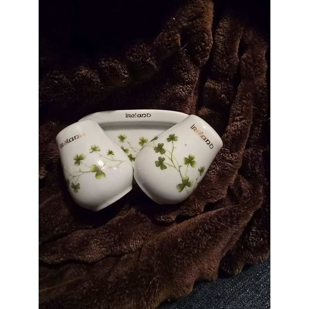 Vintage Ireland Shamrock Ceramic Salt & Pepper Shakers With Tray
